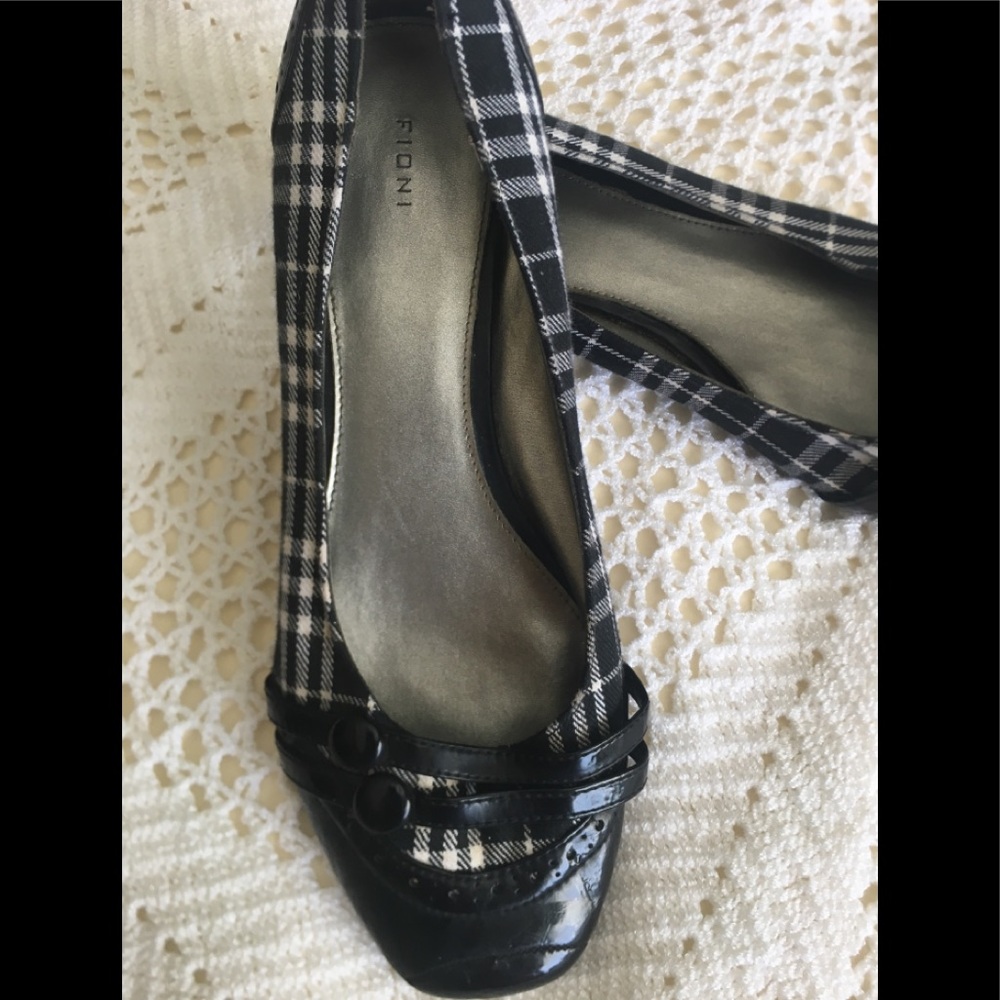 Black and whites pumps for women - Picture 2 of 7